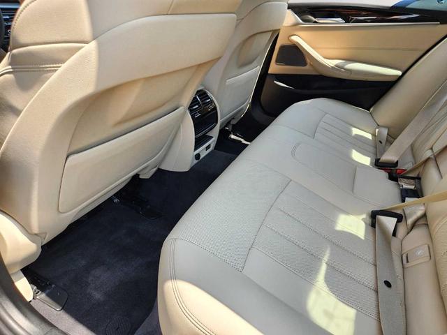 Photo of 2023 Phytonic Blue Metallic BMW 530e