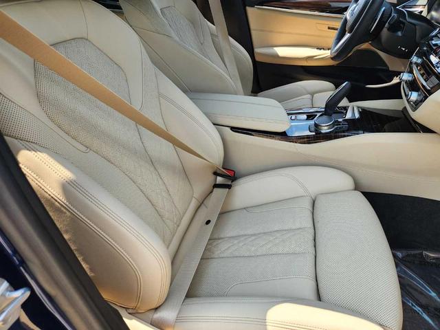Photo of 2023 Phytonic Blue Metallic BMW 530e