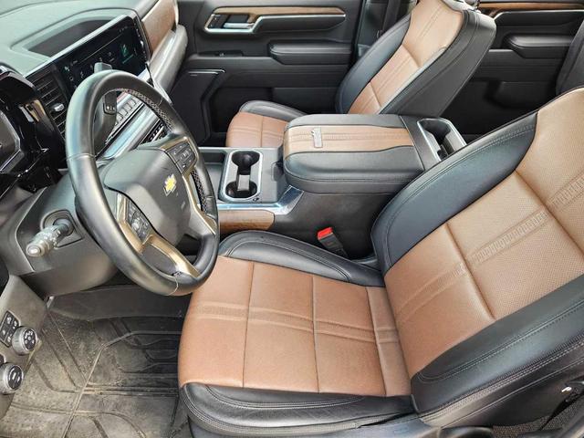 Photo of 2024 Black Chevrolet Silverado 2500