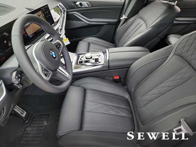 Photo of 2026 Alpine White BMW X7