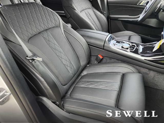 Photo of 2026 Alpine White BMW X7