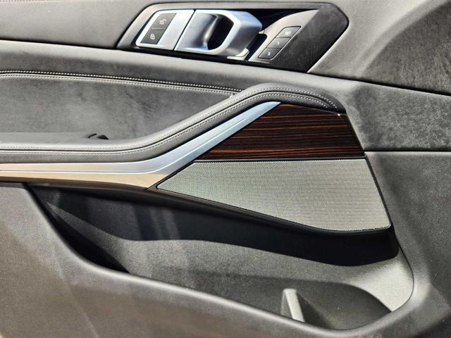 Photo of 2025 Black Sapphire Metallic BMW X5