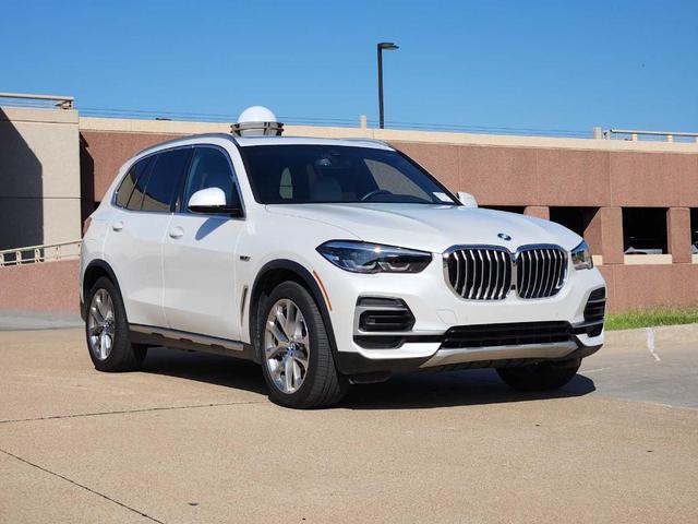Photo of 2023 Mineral White Metallic BMW X5 PHEV