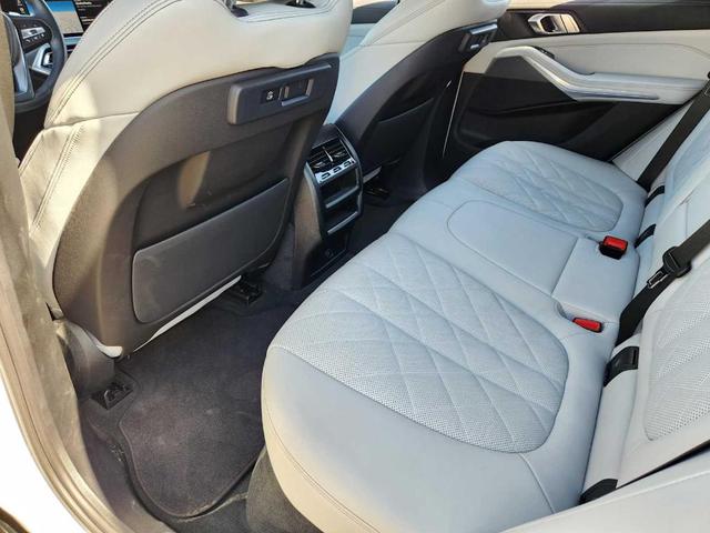 Photo of 2023 Mineral White Metallic BMW X5 PHEV