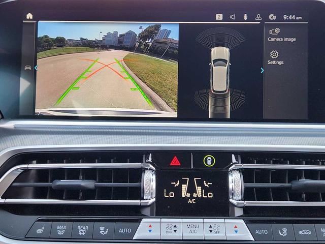 Photo of 2023 Mineral White Metallic BMW X5 PHEV