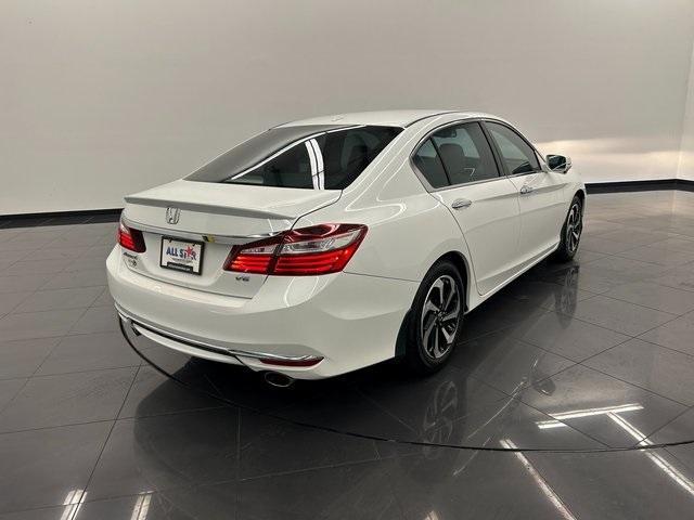 Photo of 2016 White Orchid Pearl Honda Accord