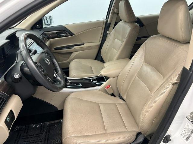 Photo of 2016 White Orchid Pearl Honda Accord