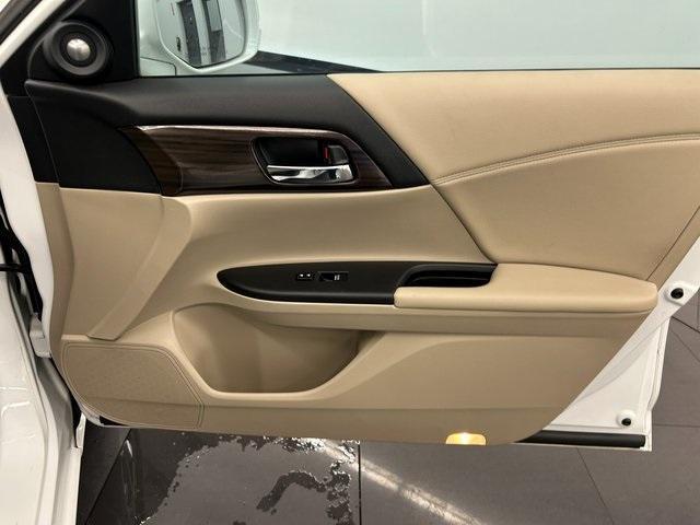 Photo of 2016 White Orchid Pearl Honda Accord