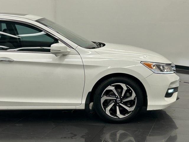 Photo of 2016 White Orchid Pearl Honda Accord