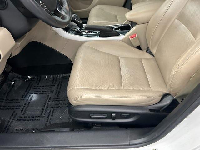 Photo of 2016 White Orchid Pearl Honda Accord