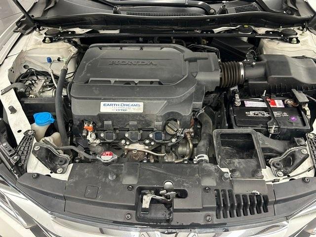 Photo of 2016 White Orchid Pearl Honda Accord