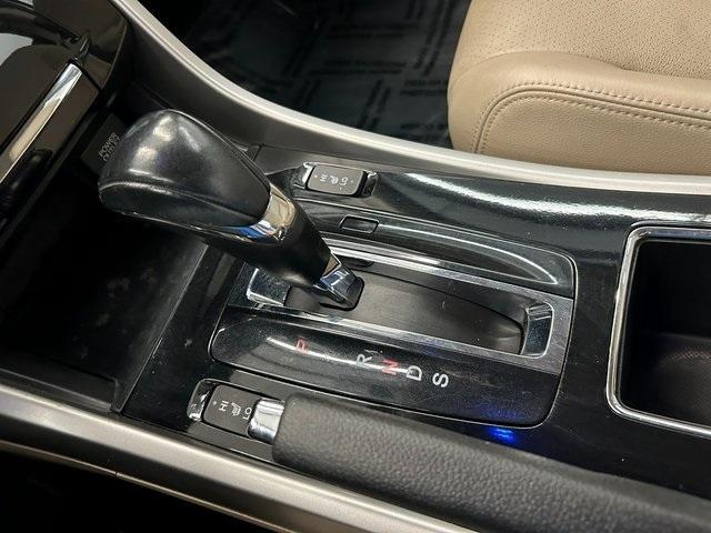 Photo of 2016 White Orchid Pearl Honda Accord