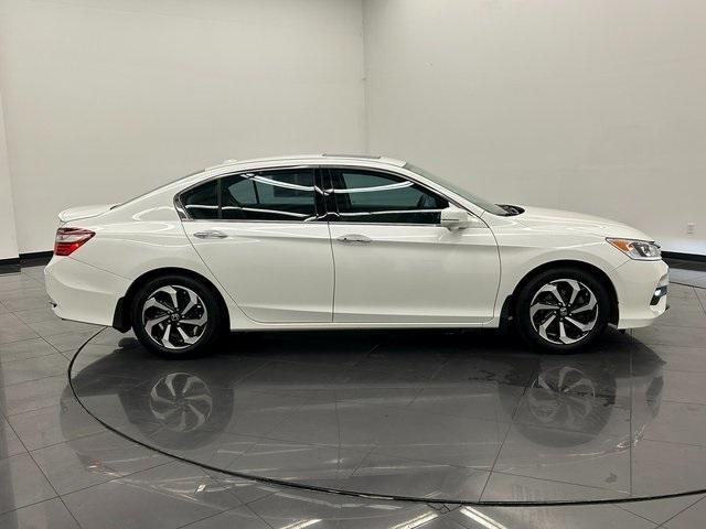 Photo of 2016 White Orchid Pearl Honda Accord