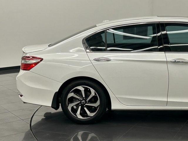 Photo of 2016 White Orchid Pearl Honda Accord