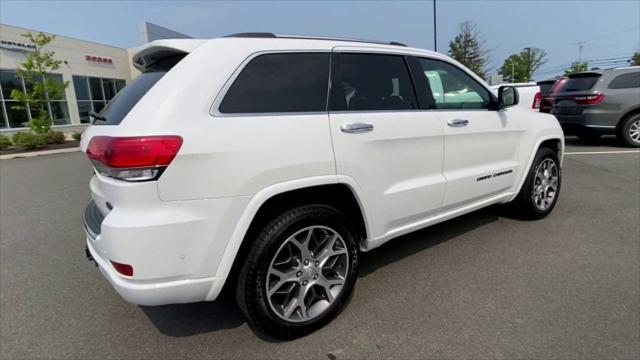 Photo of 2021 Bright White Jeep Grand Cherokee