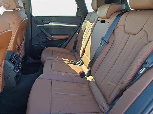 Photo of 2025 Daytona Gray Pearl Effect Audi Q5