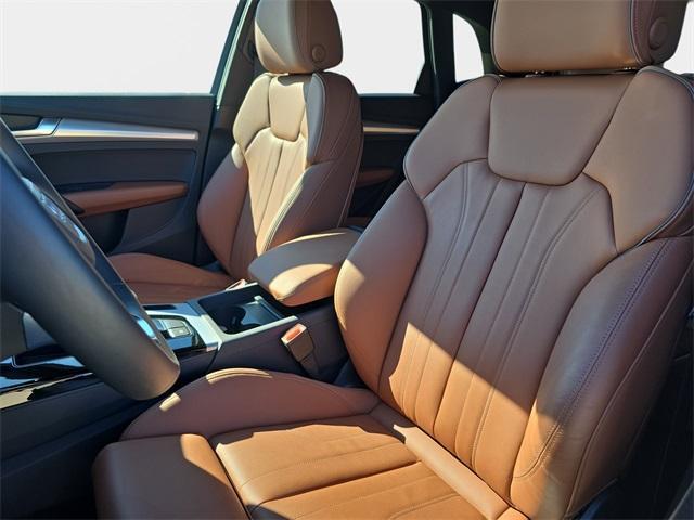 Photo of 2025 Daytona Gray Pearl Effect Audi Q5