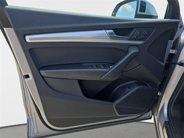 Photo of 2025 Florett Silver Metallic Audi Q5