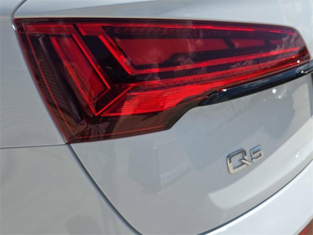 Photo of 2025 Glacier White Metallic Audi Q5