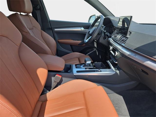 Photo of 2025 Glacier White Metallic Audi Q5