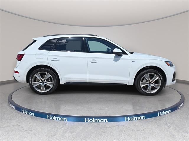 Photo of 2025 Glacier White Metallic Audi Q5