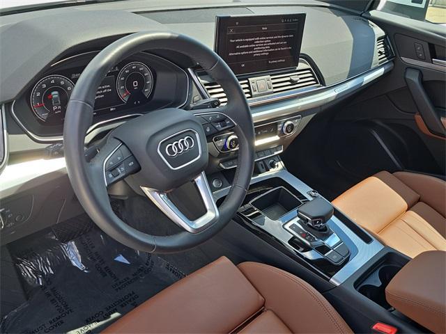 Photo of 2025 Glacier White Metallic Audi Q5