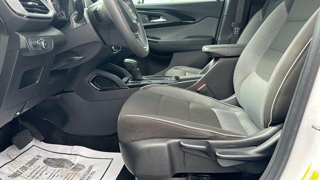 Photo of 2021 Iridescent Pearl Tricoat Chevrolet Trailblazer