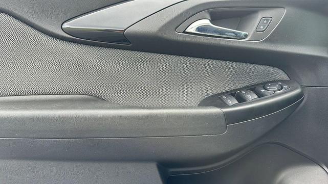 Photo of 2021 Iridescent Pearl Tricoat Chevrolet Trailblazer