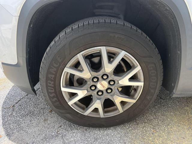 Photo of 2020 Quicksilver Metallic GMC Acadia