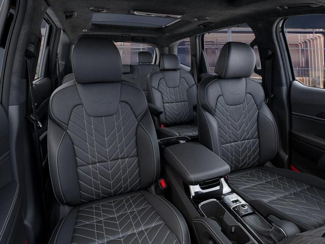 Photo of 2025 Ebony Black Kia Telluride