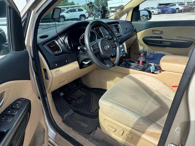 Photo of 2016 Beechwood Pearl Metallic Kia Sedona