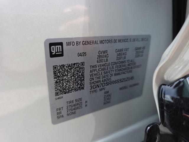 Photo of 2025 Iridescent Pearl Tricoat Chevrolet Equinox EV