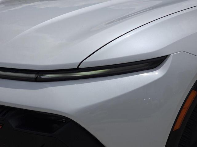 Photo of 2025 Iridescent Pearl Tricoat Chevrolet Equinox EV
