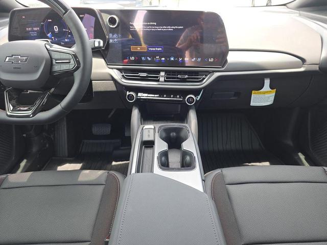 Photo of 2025 Iridescent Pearl Tricoat Chevrolet Equinox EV