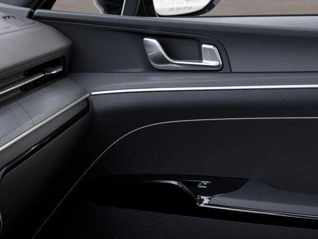Photo of 2025 Aurora Black Pearl Kia K5