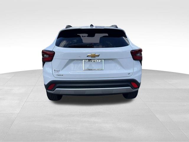 Photo of 2024 Summit White Chevrolet Trax