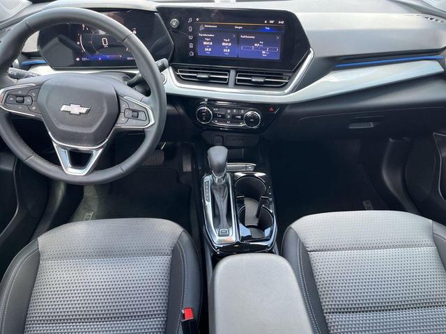 Photo of 2024 Summit White Chevrolet Trax