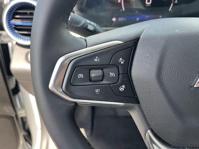 Photo of 2024 Summit White Chevrolet Trax