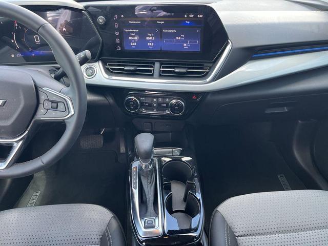 Photo of 2024 Summit White Chevrolet Trax