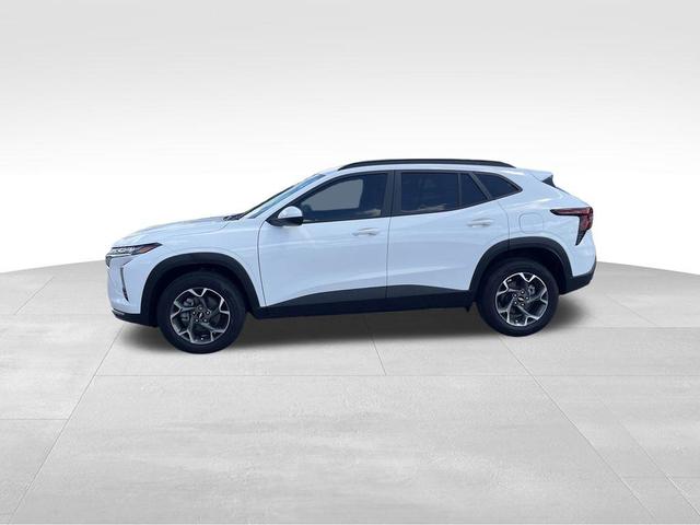 Photo of 2024 Summit White Chevrolet Trax