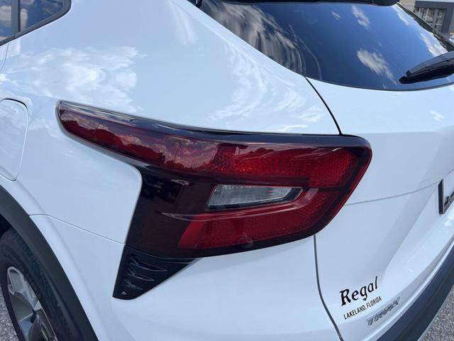 Photo of 2024 Summit White Chevrolet Trax