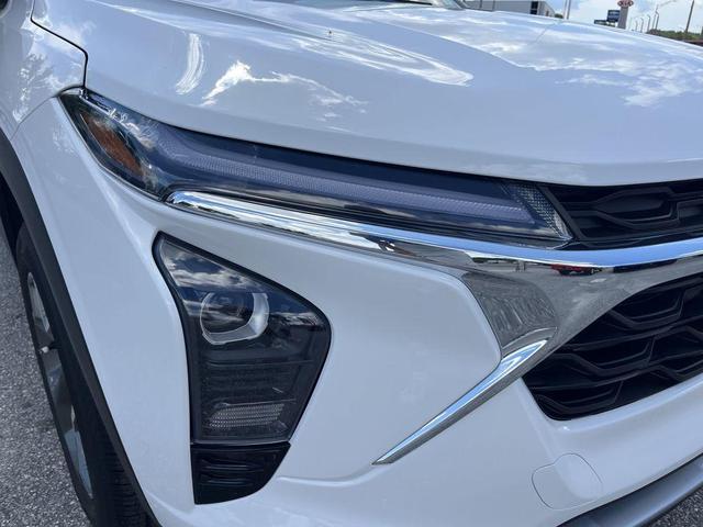 Photo of 2024 Summit White Chevrolet Trax