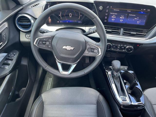 Photo of 2024 Summit White Chevrolet Trax