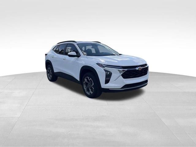 Photo of 2024 Summit White Chevrolet Trax