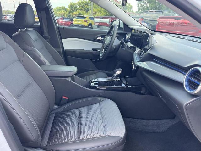 Photo of 2024 Summit White Chevrolet Trax