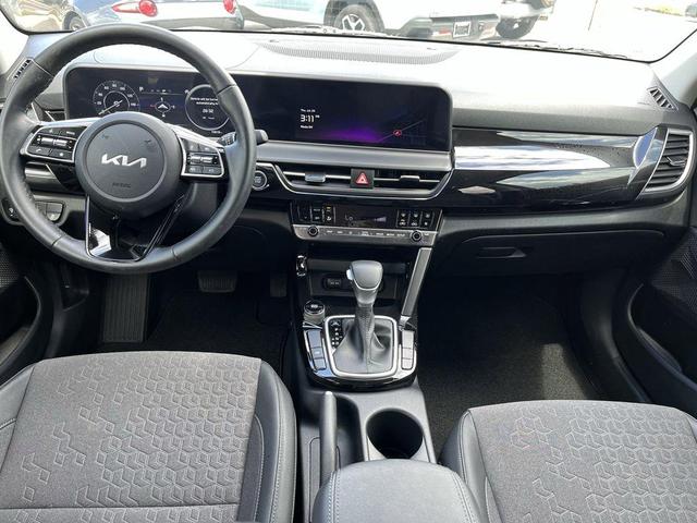 Photo of 2024 Blue / Black Kia Seltos