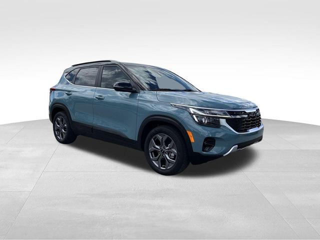 Photo of 2024 Blue / Black Kia Seltos