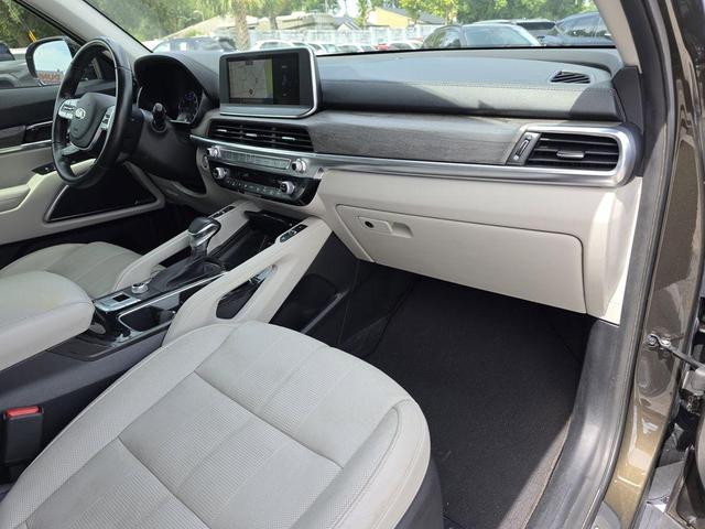 Photo of 2020 Dark Moss Kia Telluride