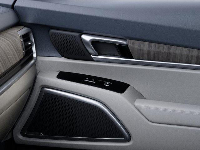 Photo of 2025 Ebony Black Kia Telluride