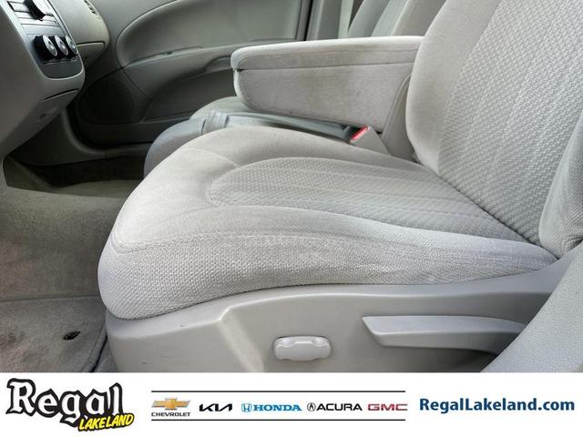 Photo of 2011 Quicksilver Metallic Buick Lucerne